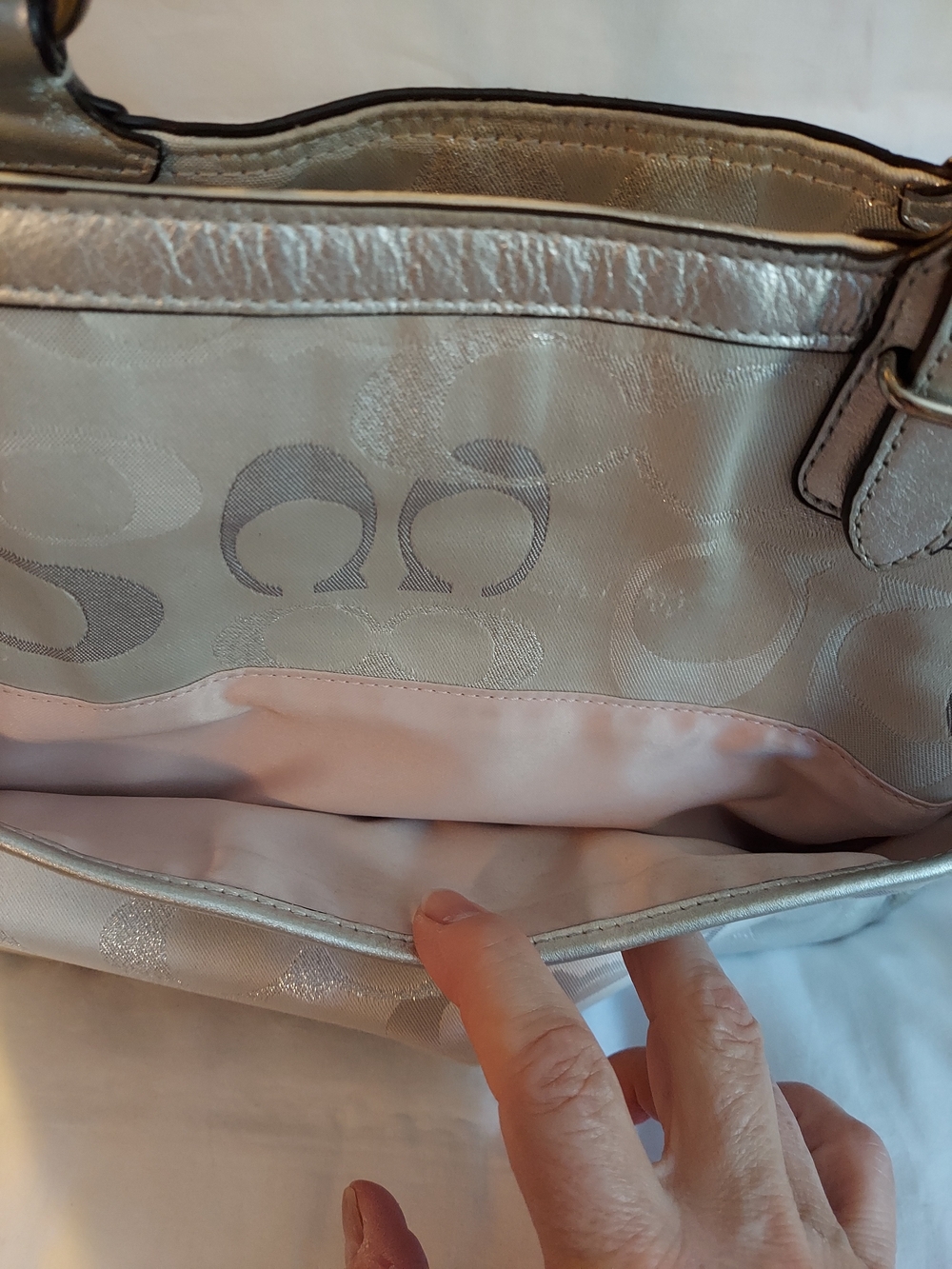 Coach Gallery Optic Signature Silver Metallic Tote Handbag F19664 - Picture 3 of 16